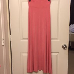 Cleo Apparel elegant, long pink skirt